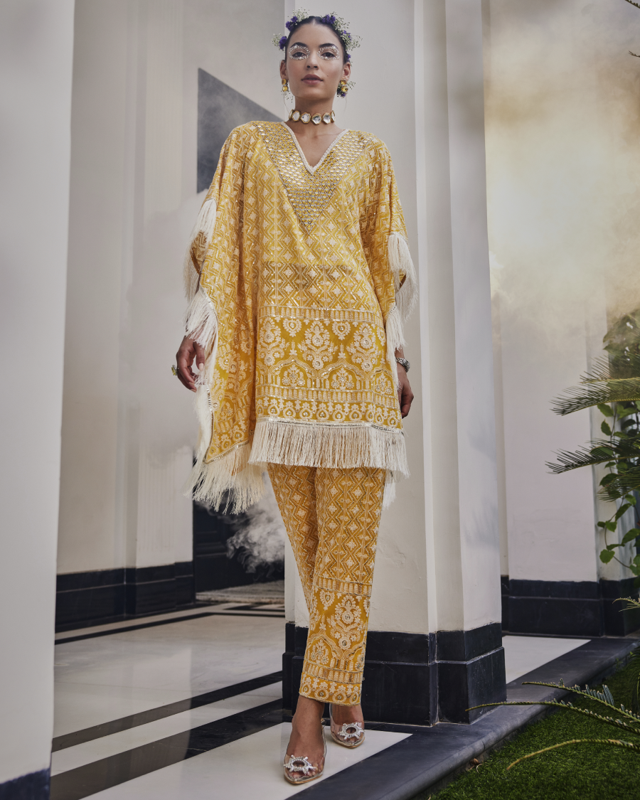 Bodrum Kaftan with V-neck Mirror and Narrow Pants in Mango