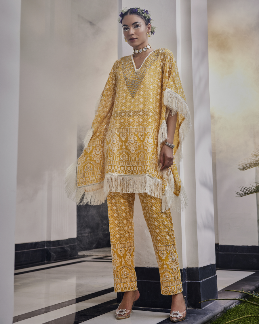 Bodrum Kaftan with V-neck Mirror and Narrow Pants in Mango