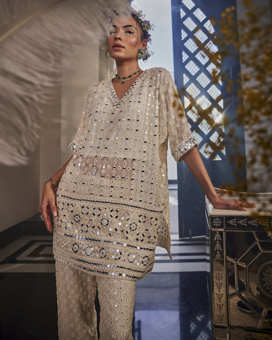 Leila Relaxed Fit Tunic with Stardust Mirror and Narrow Pants in Ivory