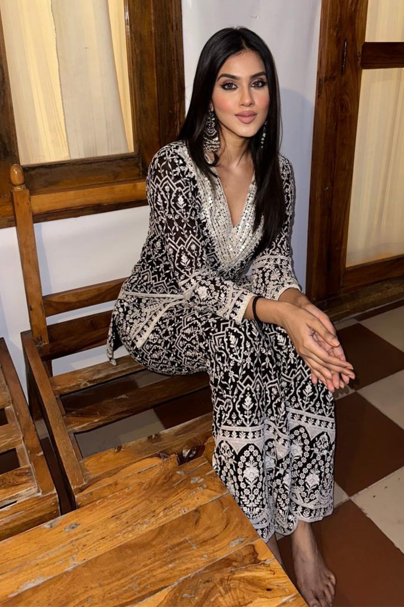 Kiara Slim Tunic Set in Black as seen on Aditi