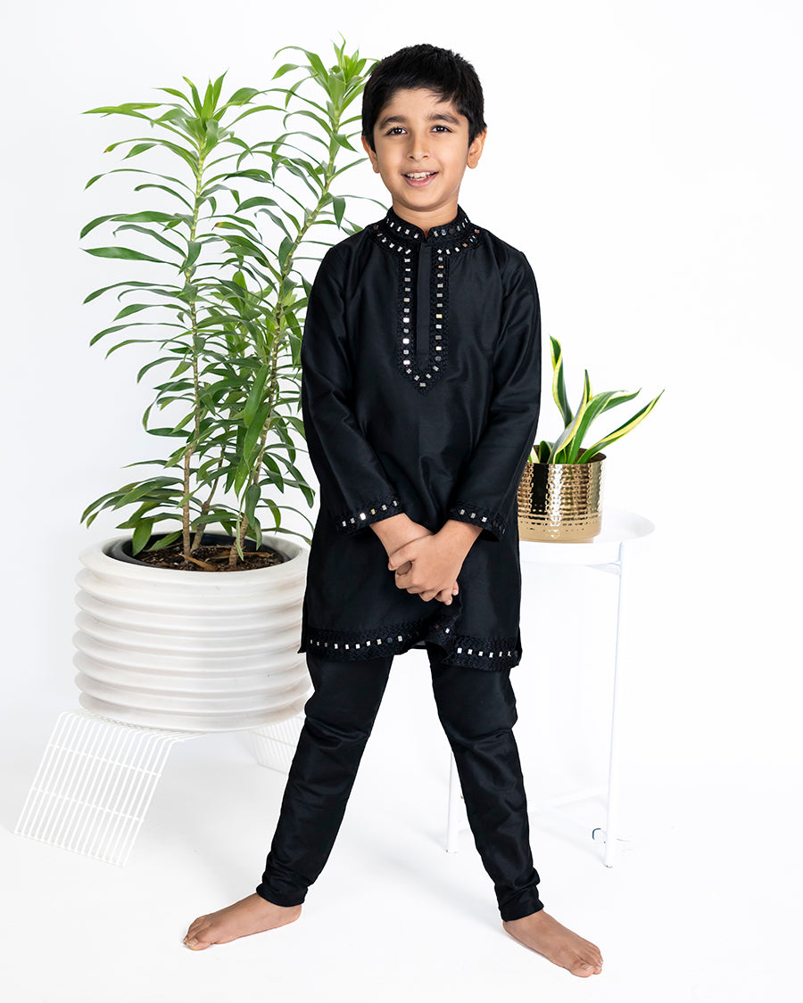 Stardust Kurta Set In Black Mirror Patti