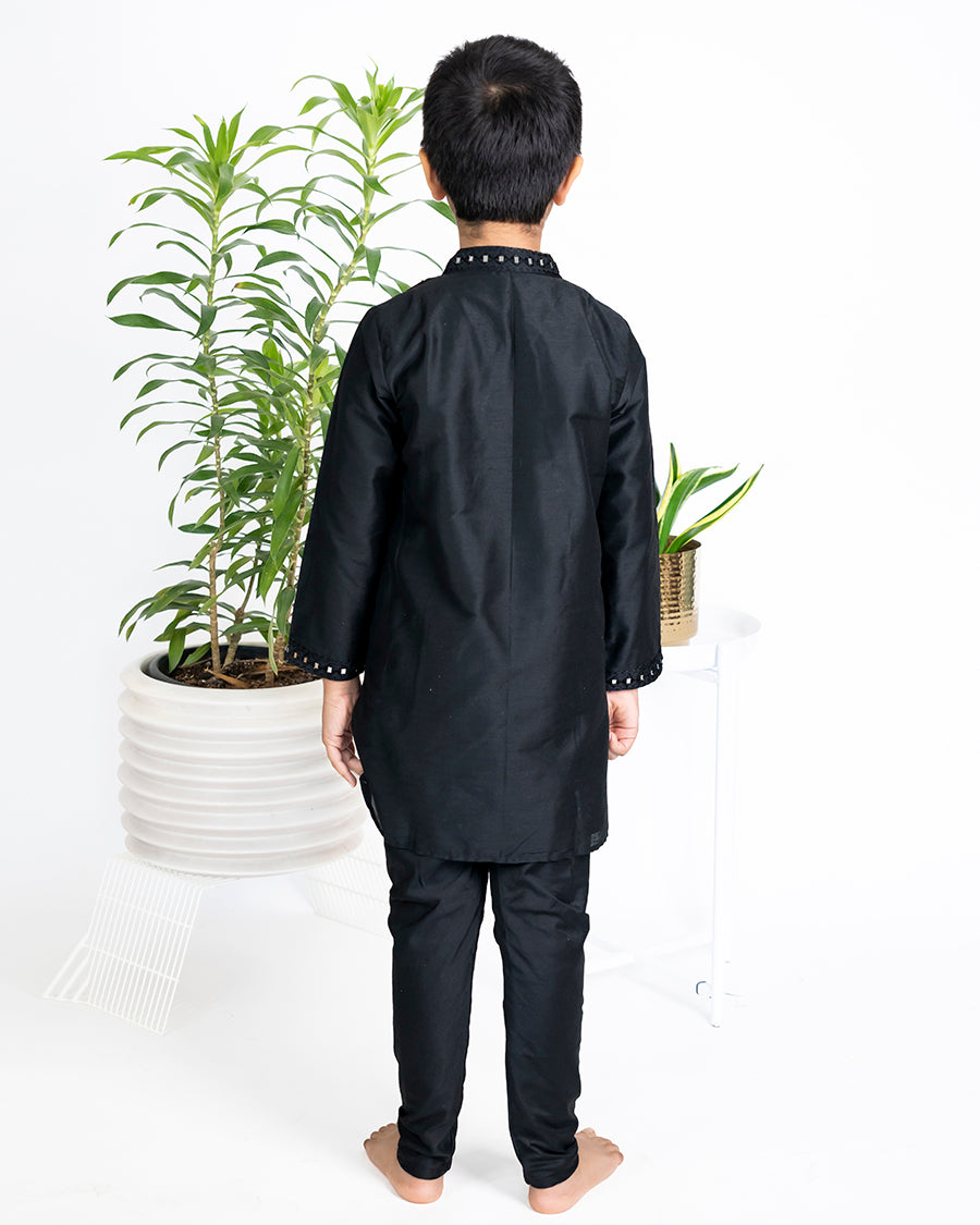 Stardust Kurta Set In Black Mirror Patti
