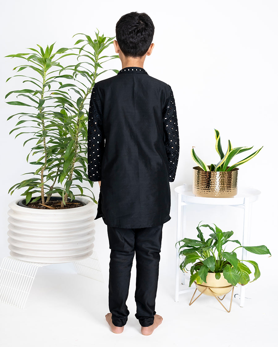 Stardust Kurta Set In Black Mirror Jaal