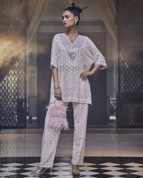 Leila Relaxed Fit Tunic with V-neck Mirror & Narrow Pants in Blush