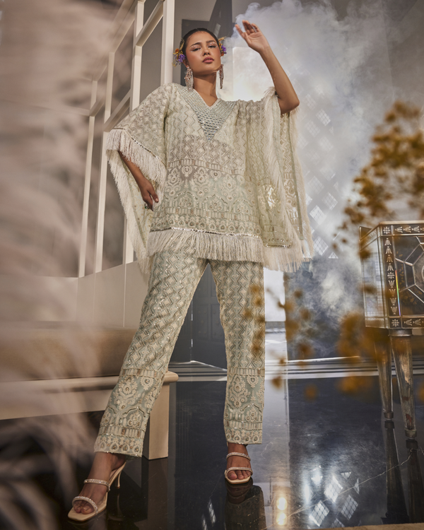 Bodrum Kaftan with V-Neck Mirror and Narrow Pants in Sky