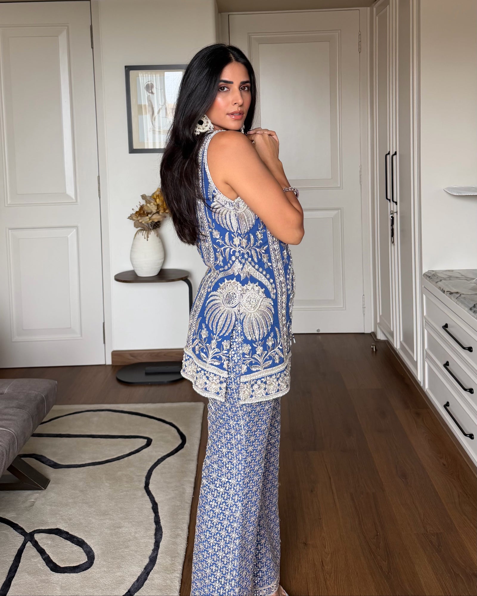 Perle in-cut tunic in Cobalt Zari as seen on Mitali