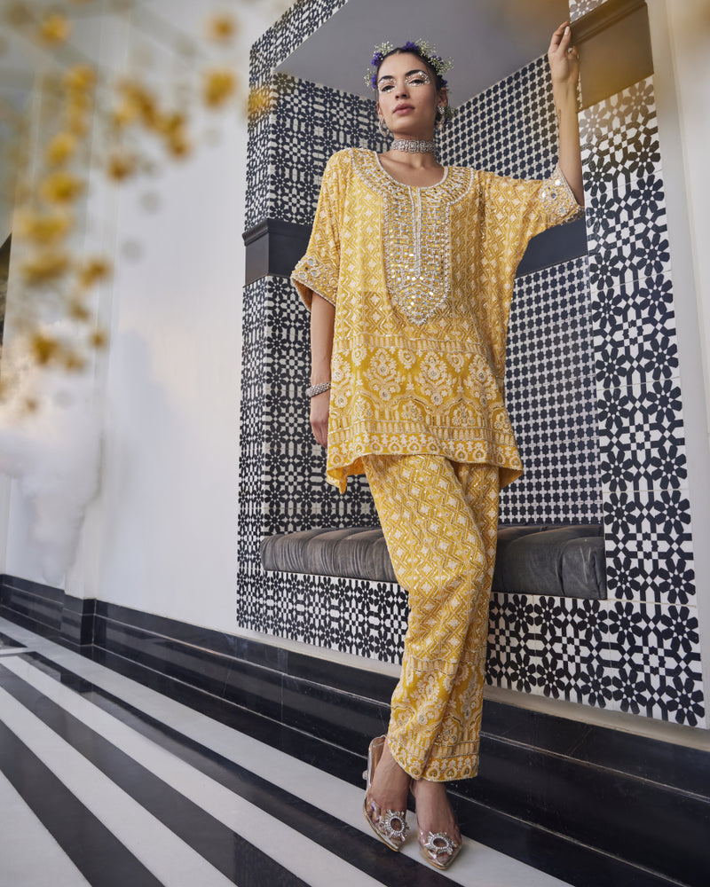 Leila Relaxed Fit Tunic with Long Mirror Yoke and Narrow Pants in Mango