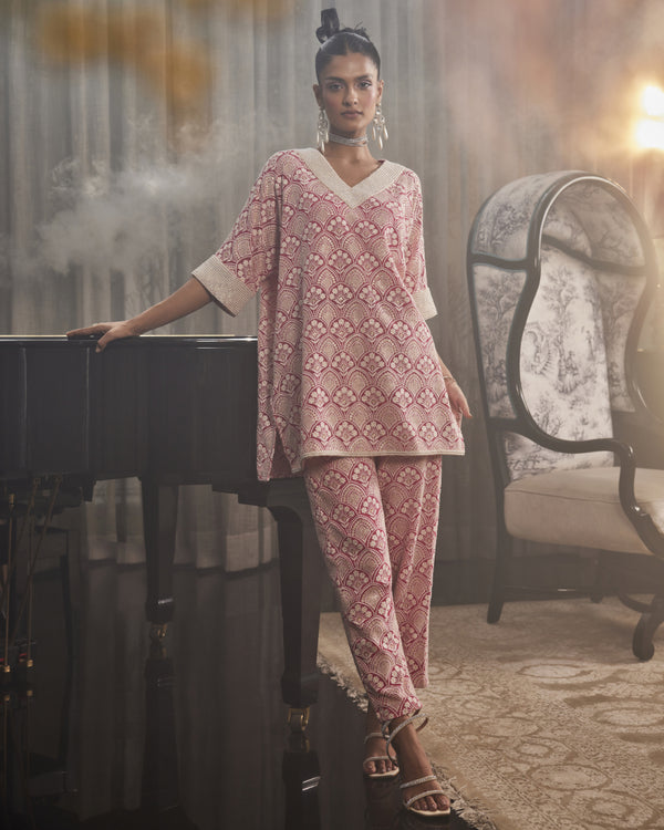 Leila Relaxed Fit Tunic with Pearl Neck and Narrow Pants in Fuchsia